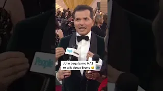 John Leguizamo HAS to Talk About Bruno at the 2022 Oscars! 😉 #Shorts