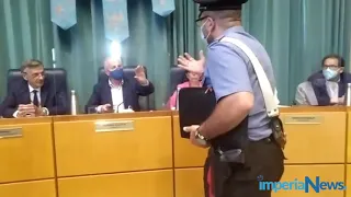 Imperia | Claudio Scajola caccia i Carabinieri dal consiglio comunale: “Vi ordino di uscire”