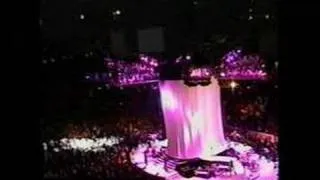 Shania Twain, Intro and Man! I Feel Like a Woman, Live in Philadelphia, Up! World Tour