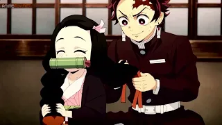 Tanjiro le hace trenzas a Nezuko chiquita | Demon Slayer