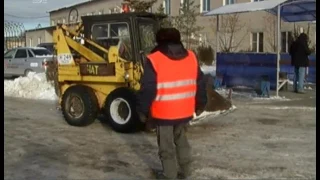 Четверть века на борьбе с сугробами. Один из старейших дворников Челябинска отмечает юбилей