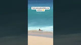 Woman Gets Stuck in Oncoming Waves While at Sea and is Rescued by Lifeguards - 1443943