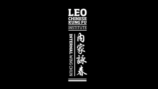 Use Wing Chun Biu Sau  to get out from  clinching position by Leo AuYeung (歐陽師傅示範被對方抱頸時怎樣運用詠春鏢手取得優勢）