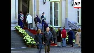 Long queues form as Dutch pay last respects to former Queen