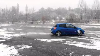 Clio RS 1st snow tire slaying