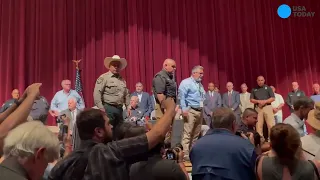 Beto O'Rourke confronts Texas Gov. Greg Abbott at press conference on Uvalde school shooting