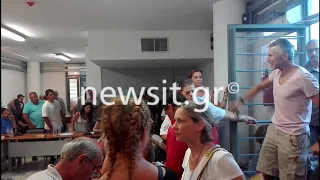 "Φύγετε"! Ένταση με πολίτες στο Δημοτικό Συμβούλιο Μαραθώνα