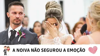 Mãe canta no casamento da filha e a noiva não segurou a emoção.