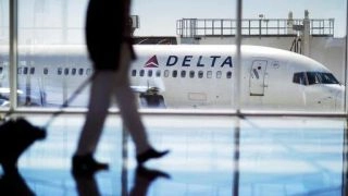 Delta kicks family off flight for child's seat