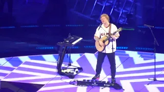 Ed Sheeran（エド・シーラン）の東京ドームでの「Shape of You」