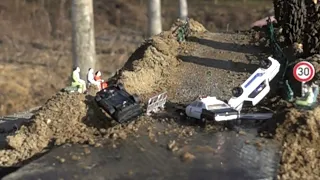 1 /64 Dynamic Diorama - Cars Truck and Police Chase - Crash Compilation Slow Motion 1000 fps #11