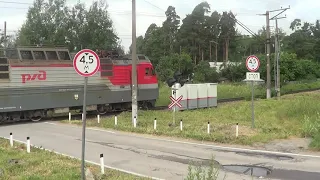 2ЭС4К"Дончак"-025  с грузовым поездом