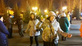 Расцвела черемуха Танцы в парке Горького Харьков Ноябрь 2021