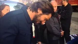 Michiel Huisman Has Fun With Fans