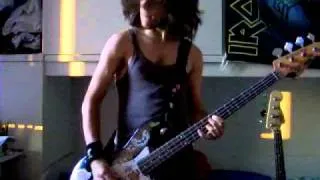 Longview by Green Day bass cover ( live )