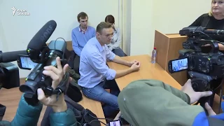Суд в Москве рассматривает дело в отношении оппозиционера Алексея Навального