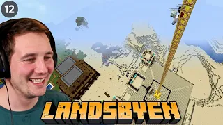 Hopper Fra Det Sykeste Tårnet i Minecraft Og Bygger Pyramiden Ferdig