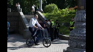 Кличко прибув на інавгурацію Зеленського на велосипеді | Час новин. Київ - 20.05.2019