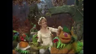 The Muppet Show - 323: Lynn Redgrave - “Hey Down” (1979)