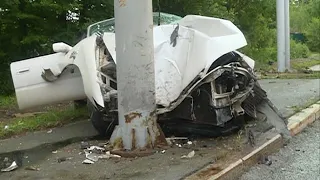 Автомобиль на огромной скорости влетел в столб в районе Седанки