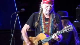 Willie Nelson - FULL 60 Minute Concert - Dubuque, Iowa - April 13, 2018