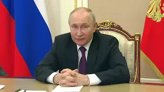 Владимир Путин призвал повысить зарплаты бюджетников