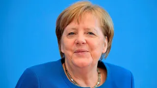 „Weniger Händeschütteln, längerer Augenkontakt“ – So schützt sich Angela Merkel vor dem Coronavirus
