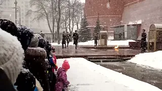 Смена караула у могилы неизвестного солдата. Москва 2021.