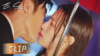 Clip 09: Sr. Xue a beija apaixonadamente na chuva para mostrar seus sentimentos!| E Se | WeTV