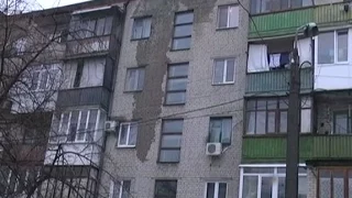 Жители поврежденных домов Славянска бьют тревогу