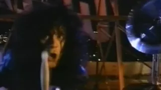 Kiss - Hide Your Heart - Alternate Uncensored Version (Johnny has a gun) - Music Video (1989)