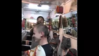 Массаж в индийской парикмахерской