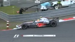 Massa avoid contact with wheel cover (Nurburgring 2007)