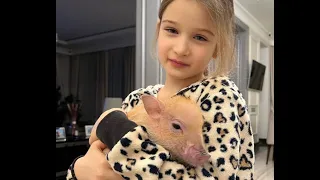 Ксения Бородина подарила дочке Теоне встречу со свинкой 🐷❤️