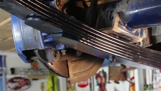 Installing Leaf Springs - One Minute Monday by EATON Detroit Spring