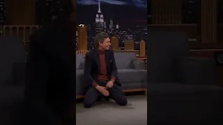 Eddie Redmayne and Jimmy Fallon loves licking the floor