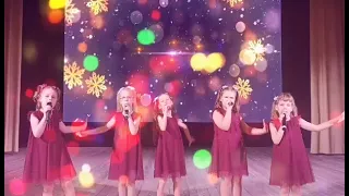 "Новый год" исполняет младшая группа ансамбля Соловушка