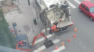 Ремонт  и замена водопроводных труб..Как во Франции делают дороги.Пылесос для асфальта вместо лопаты