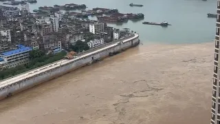 Villages under sea, China river overflow! City become ocean in South China