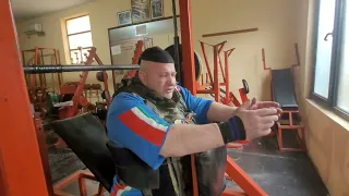 Chiting version of the incline bench Serbian Strongman ivan helmet 425kg smith machine