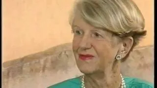 Patricia O'Connor talks to Miss Bluebell.wmv