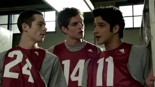 Teen Wolf - Stiles, Scott, Isaac Funny Locker Room Scene!