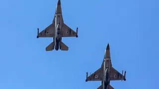 Două avioane F16, filmate pe cer la Drobeta Turnu Severin, escortând o aeronavă comercială suspectă
