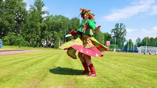 Выступление театра костюма "Хоровод" на празднике, посвященном Дню России 12 июня 2022 г. часть 1.