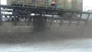 Выгрузка угля из вагонов