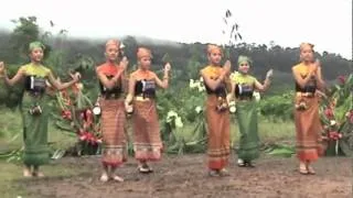 Cacao video 6 French Guiana Hmong dancer