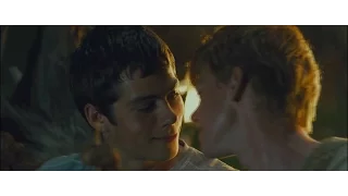 Dylan O'Brien & Thomas Brodie-Sangster Almost Kiss  (The Maze Runner)