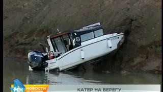 Катер с людьми на борту врезался в берег Иркутского водохранилища. Погиб человек