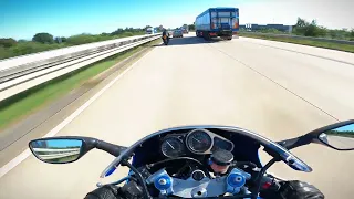 Kawasaki ZX9R vs Suzuki GSXR600 On German Autobahn (Top Speed Run)