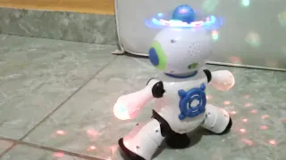 robo dançarino giro 360 graus